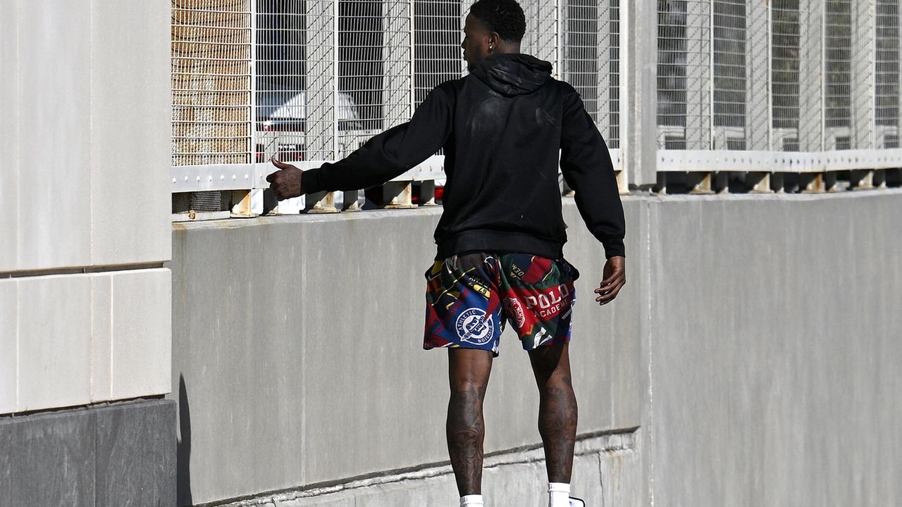 Rozier and Billups will not receive NBA salaries while on leave in gambling cases, AP sources say