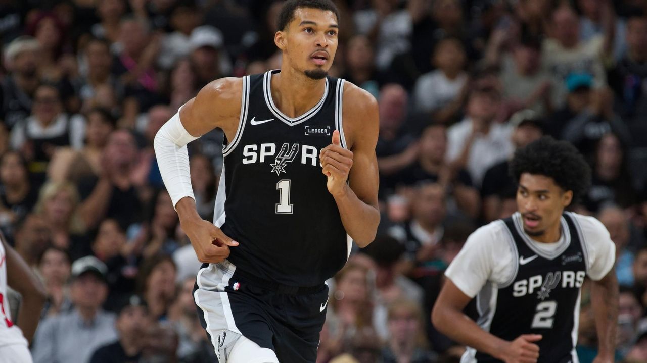 Led by Wembanyama, youthful Spurs on verge of setting best start in franchise history
