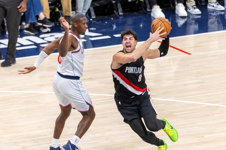 U.S.-LOS ANGELES-BASKETBALL-NBA-CLIPPERS VS BLAZERS