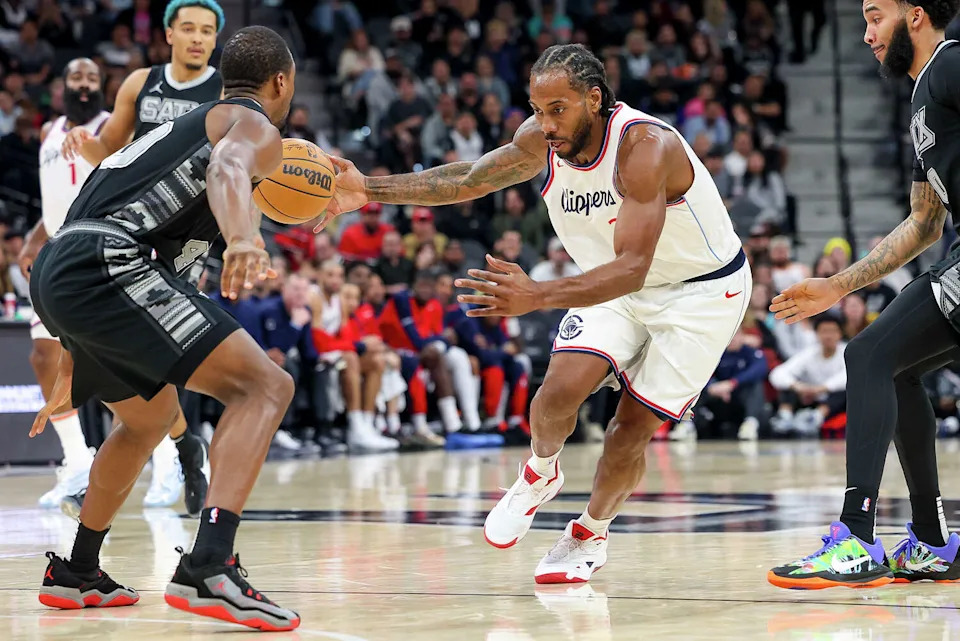Los Angeles Clippers forward Kawhi Leonard (2) passes the ball as he drives past San Antonio Spurs forward Harrison Barnes (40) during the first half of their NBA game at the Frost Bank Center on Wednesday, Jan. 29, 2025 in San Antonio. With questions regarding possible salary cap circumvention surrounding Leonard and the Clippers, NBA commissioner Adam Silver faces a dilemma all too familiar to the Spurs. (Marvin Pfeiffer/San Antonio Express-News)