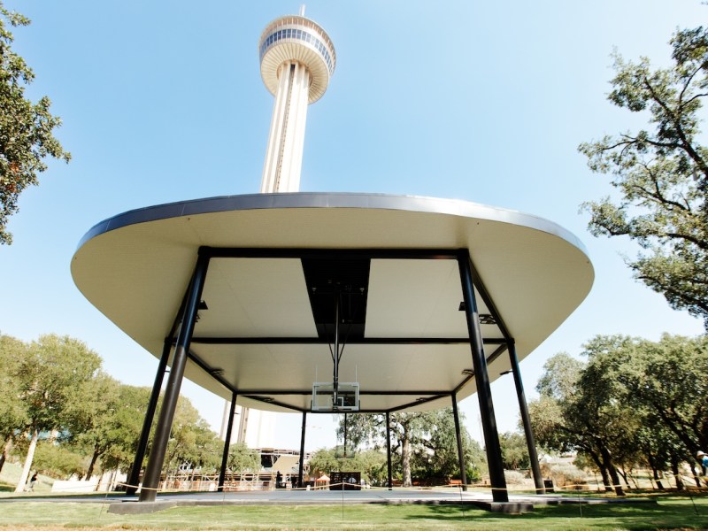 San Antonio Spurs, McCombs family unveil new public basketball court at Hemisfair