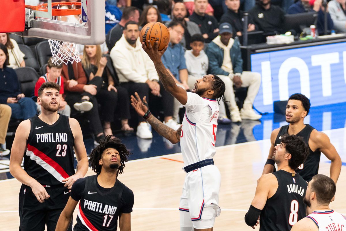 Los Angeles Clippers forward Derrick Jones Jr. (55) drives into the lane during an NBA basketball game against the Portland Trailblazers, Sunday October 26th, 2025 in Inglewood, California.