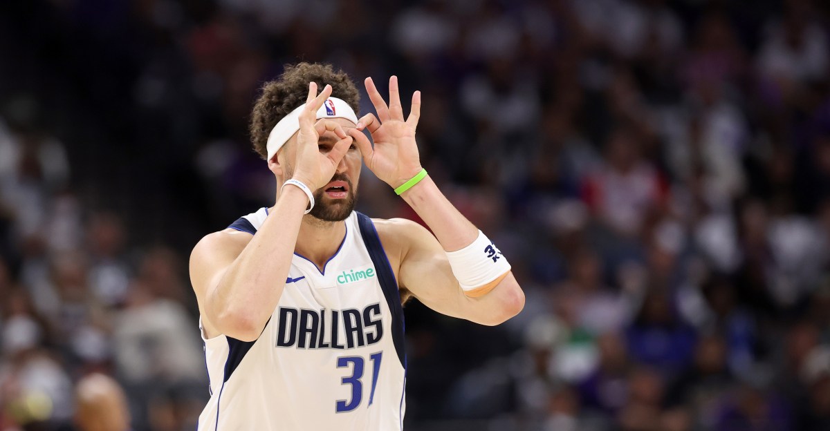 Klay Thompson needs to lead the Mavericks locker room