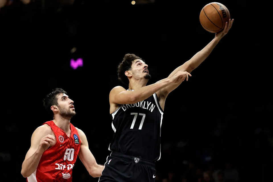 Ben Saraf goes up for a shot after driving past Yovel Zoosman during the Nets’ 123-88 round over Hapoel Jerusalem at Barclays Center on Oct. 4, 2025. AP