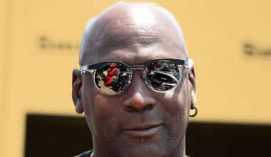 "I'll give your boy 40" - Eddie Johnson recalls his $400 bet with Michael Jordan in a preseason Bulls vs. Suns game