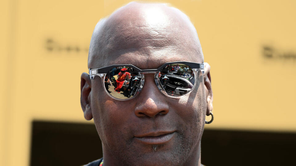 "I'll give your boy 40" - Eddie Johnson recalls his $400 bet with Michael Jordan in a preseason Bulls vs. Suns game