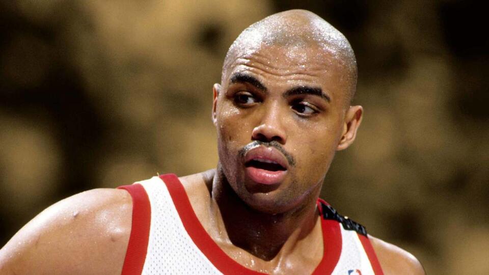 "Somebody get down here and scratch and claw at this guy with me!" - Ex-Bulls center says guarding Charles Barkley was always a nightmare