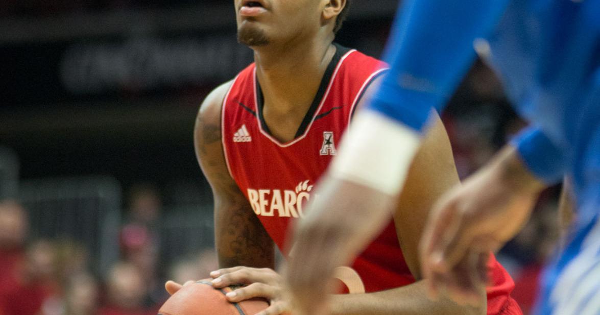 Bearcats suffer loss to UK Wildcats in NCAA Tournament, 64-51 | Basketball