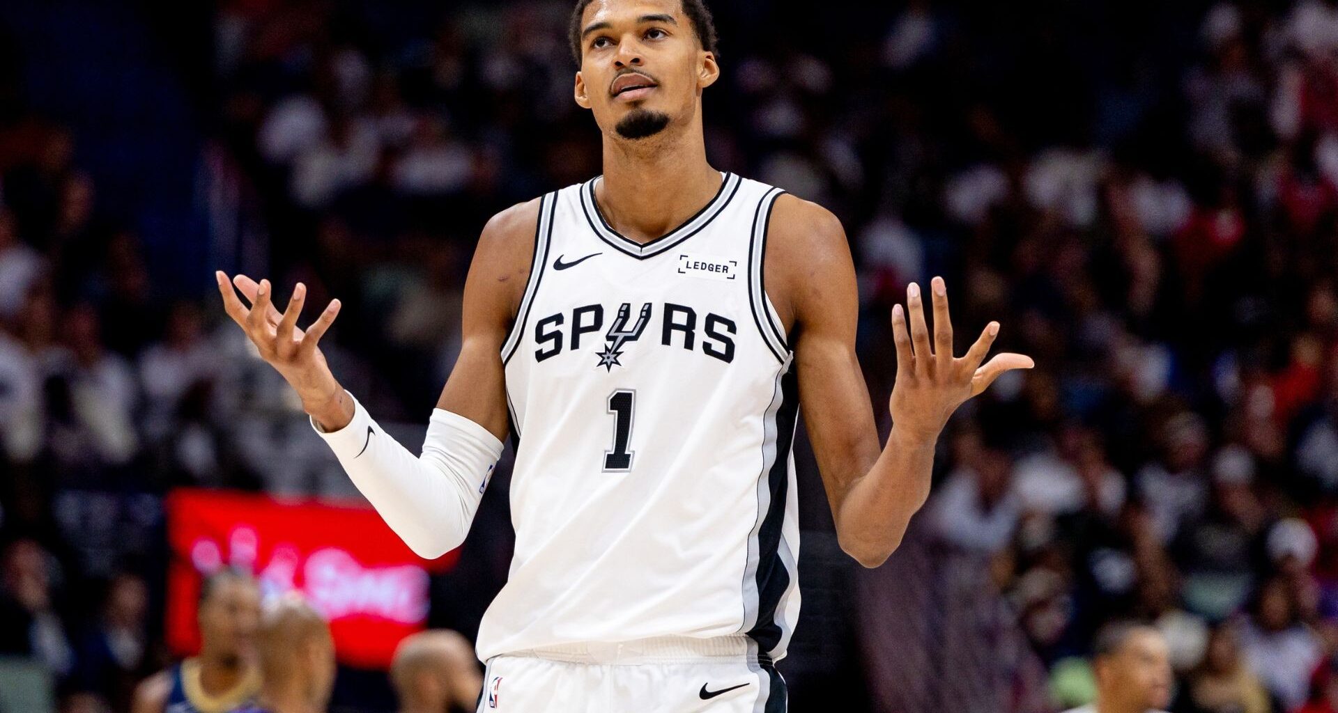 Victor Wembanyama (L), Kobe Bryant (R)