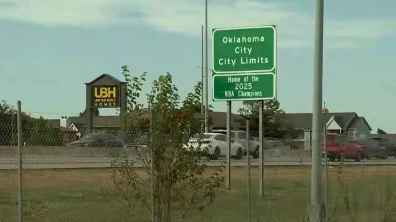 New signs celebrate Thunder’s Title ahead of season opener