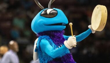 Charleston commitment should prompt name change for Hornets