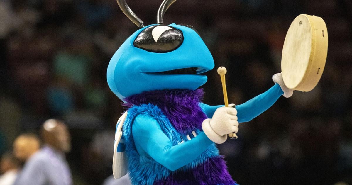 Charleston commitment should prompt name change for Hornets