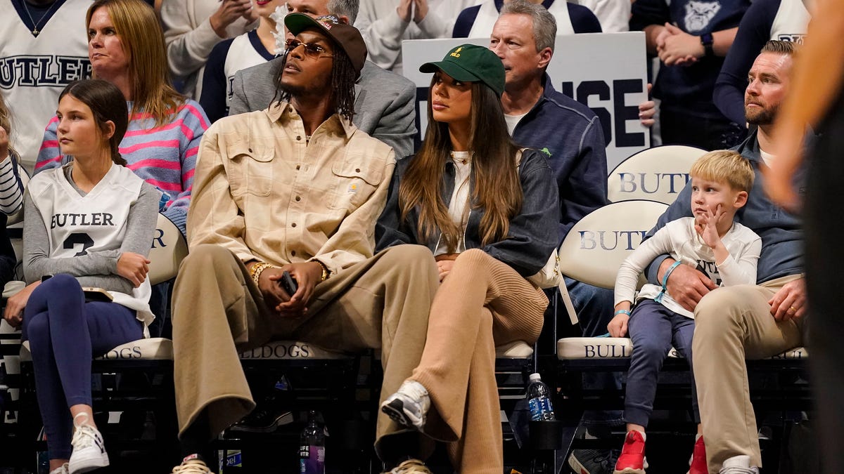 Myles Turner's girlfriend gives approval of Spotted Cow at Bucks game