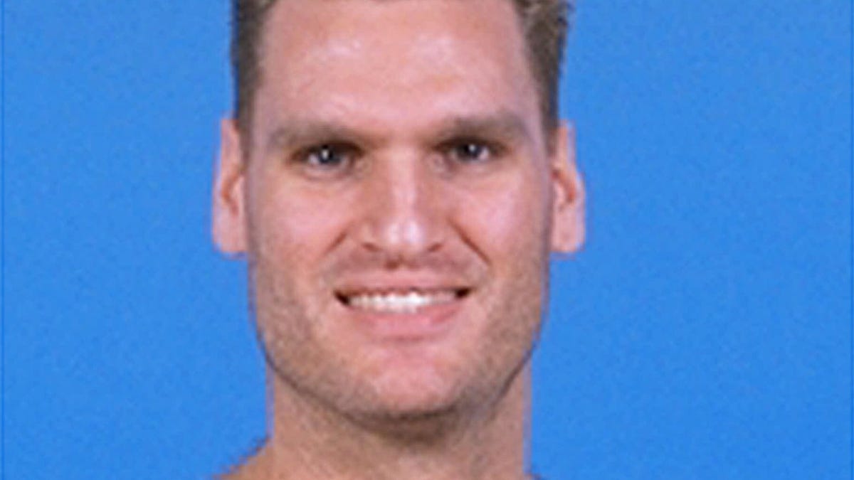 Siegfried inked; Brown, Schintzius, Williams born