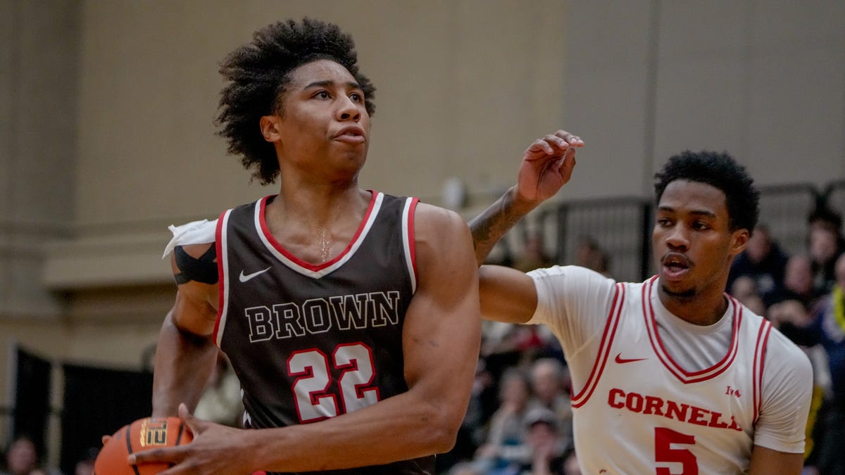 UMass beats Brown basketball 92-74 in exhibition opener on October 19