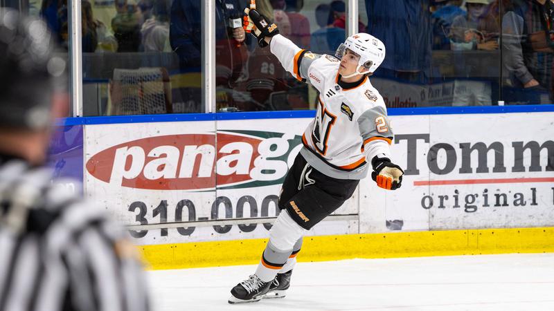 Clippers beat division leading Capitals for second time in school day game | NanaimoNewsNOW