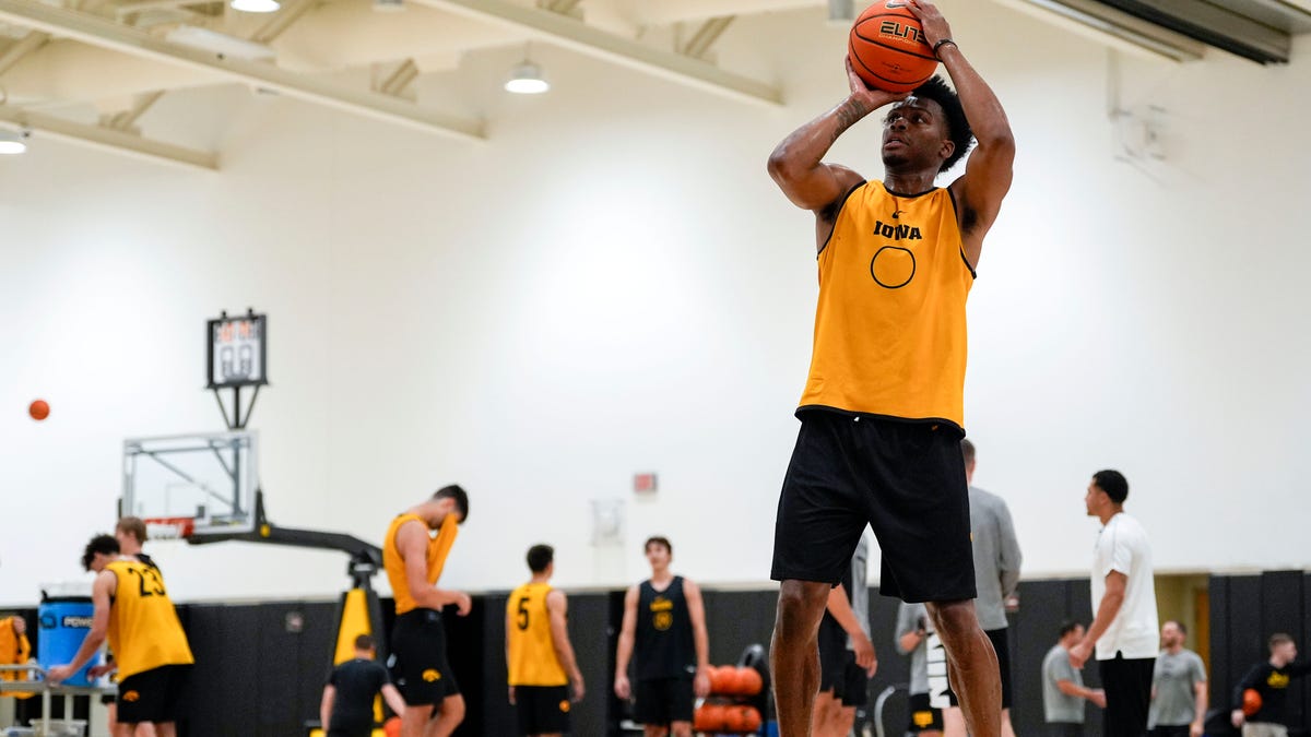 Iowa's Tavion Banks charged with public intoxication, disorderly conduct