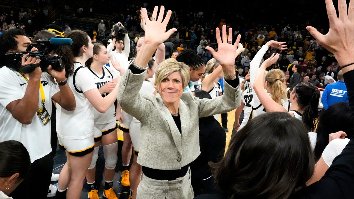Iowa women's basketball stars share team media pictures before season