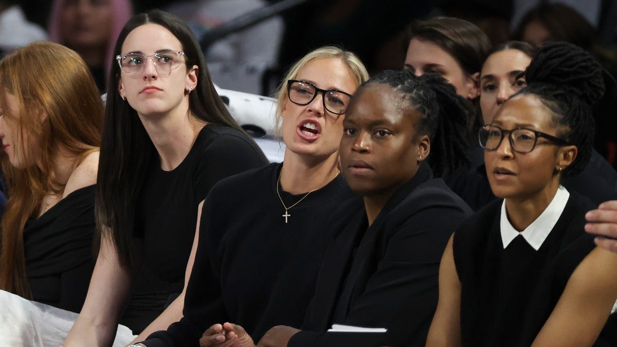 Caitlin Clark injury recovery, playing offseason, Fever's Stephanie White