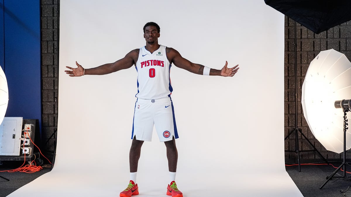 Jalen Duren day-to-day with hamstring tightness for Detroit Pistons