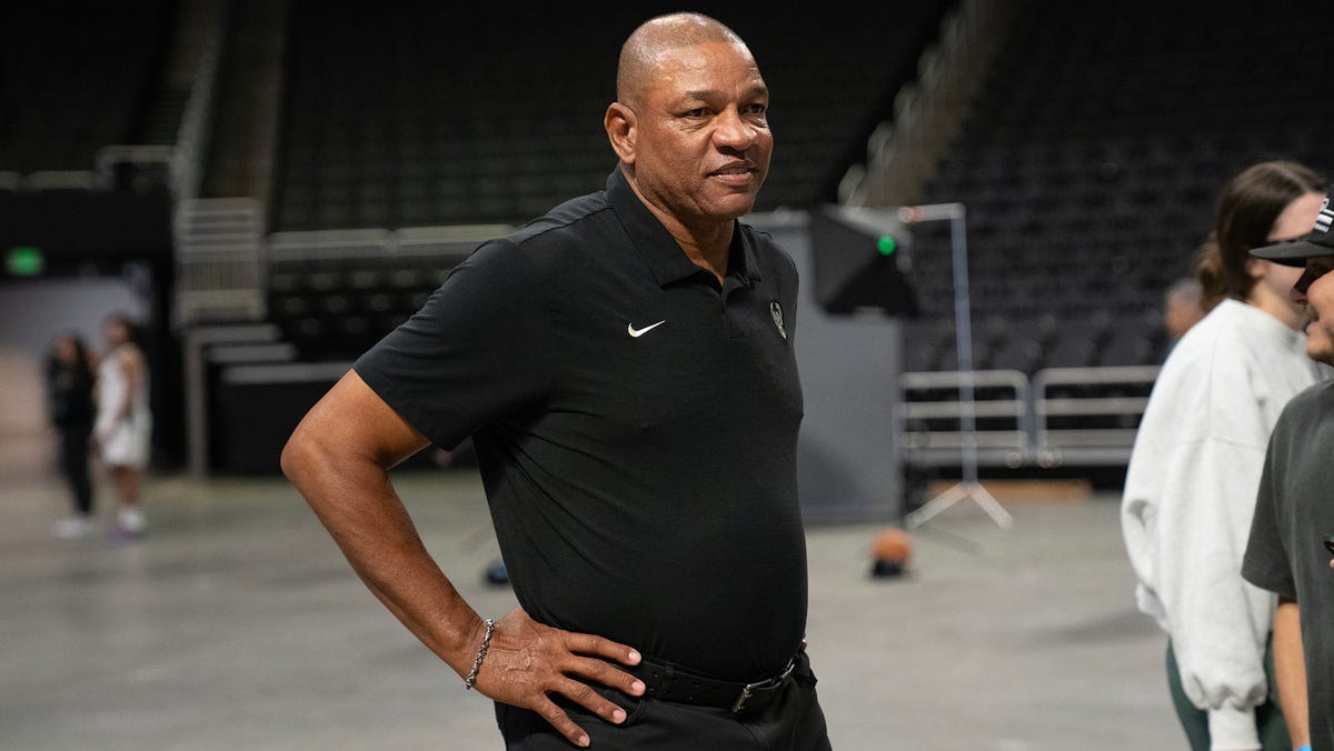 Giannis Antetokounmpo will join Bucks in Miami for training camp