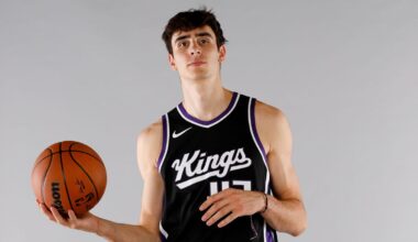 Zach LaVine assisted Maxime Raynaud with an incredible gesture