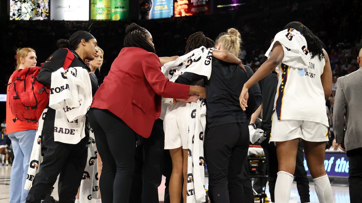 Kelsey Mitchell injury update, Fever star has lower-body cramps vs Aces