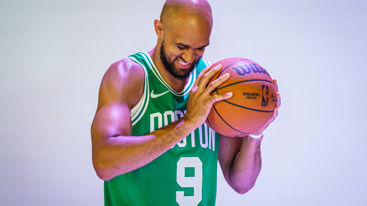 Derrick White on how Josh Minott defends in Celtics training camp