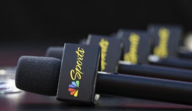 Lenny Kravitz to write intro anthem for NBC's Sunday Night Basketball