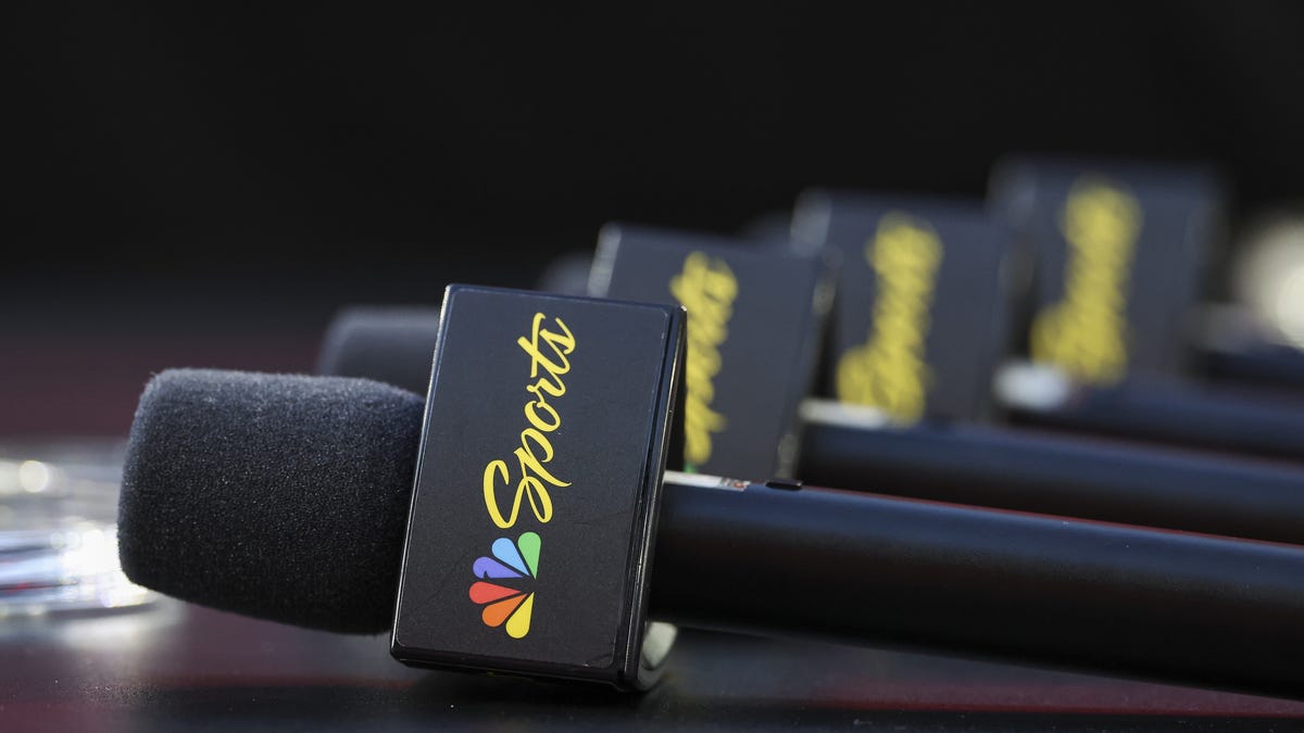 Lenny Kravitz to write intro anthem for NBC's Sunday Night Basketball