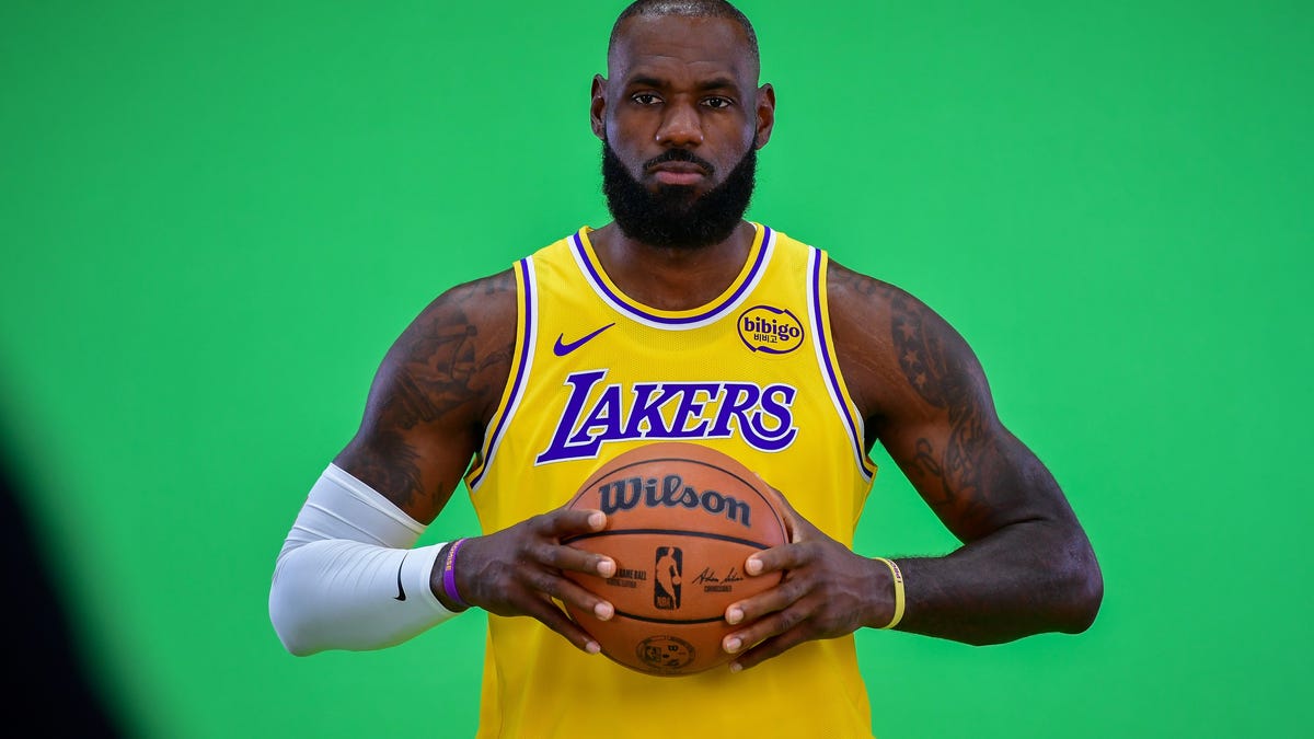 LeBron James being sued by fan for 'Second Decision' Hennessy promo