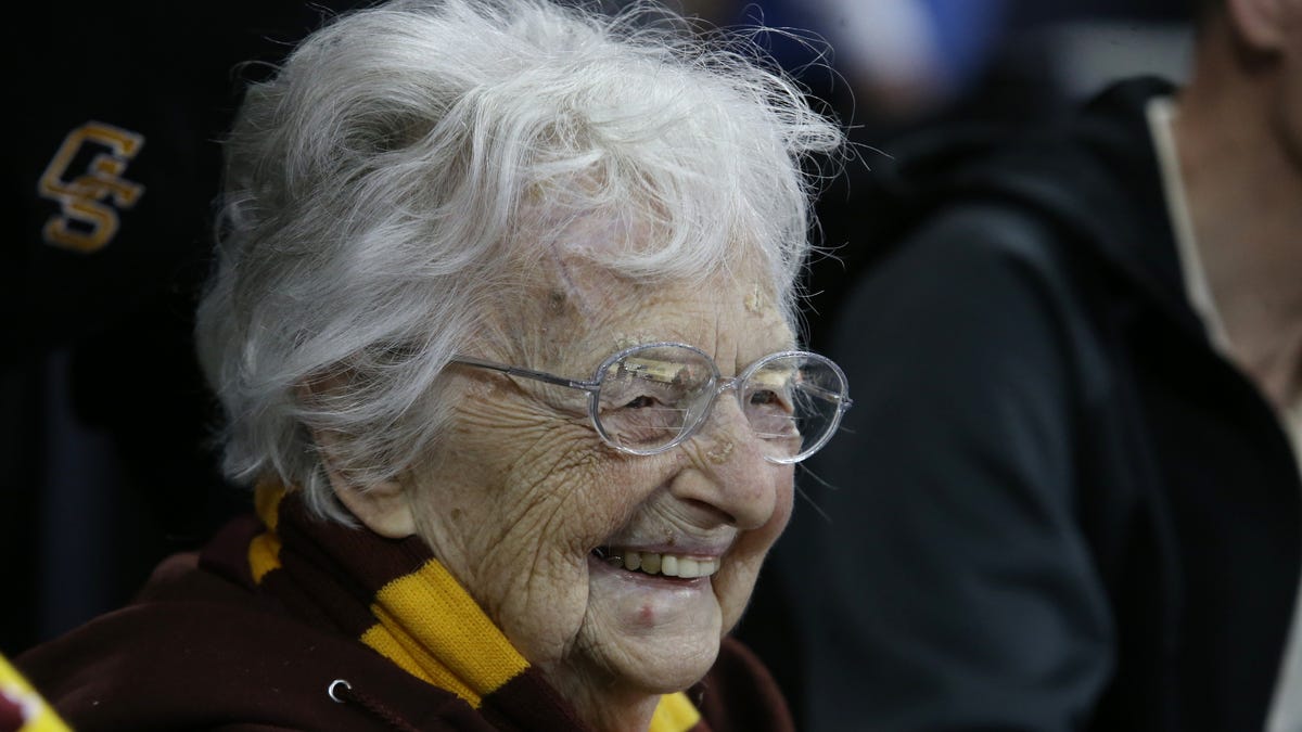 Social media reacts, honors chaplain