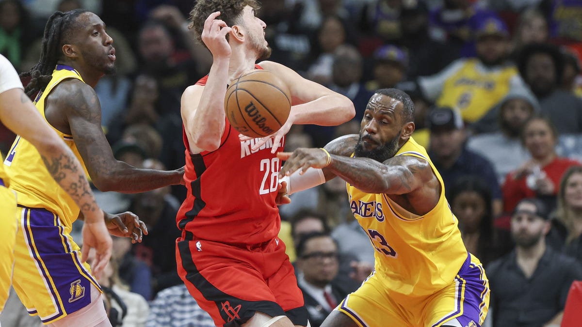 LeBron James praises Rockets star Alperen Sengun