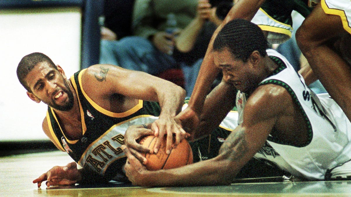 Thunder jersey history No. 52