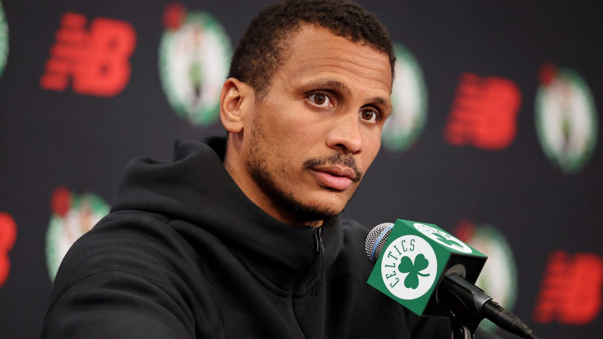 Celtics coaches beat reporters in pickup game, 57-4