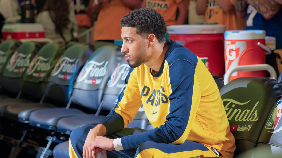 When does the NBA season start? All the Iowa college alums on teams.