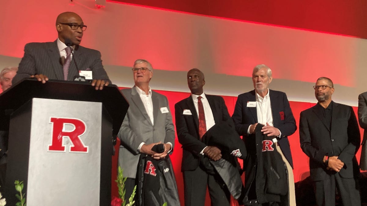 1976 Final Four team hailed as 'shining example'