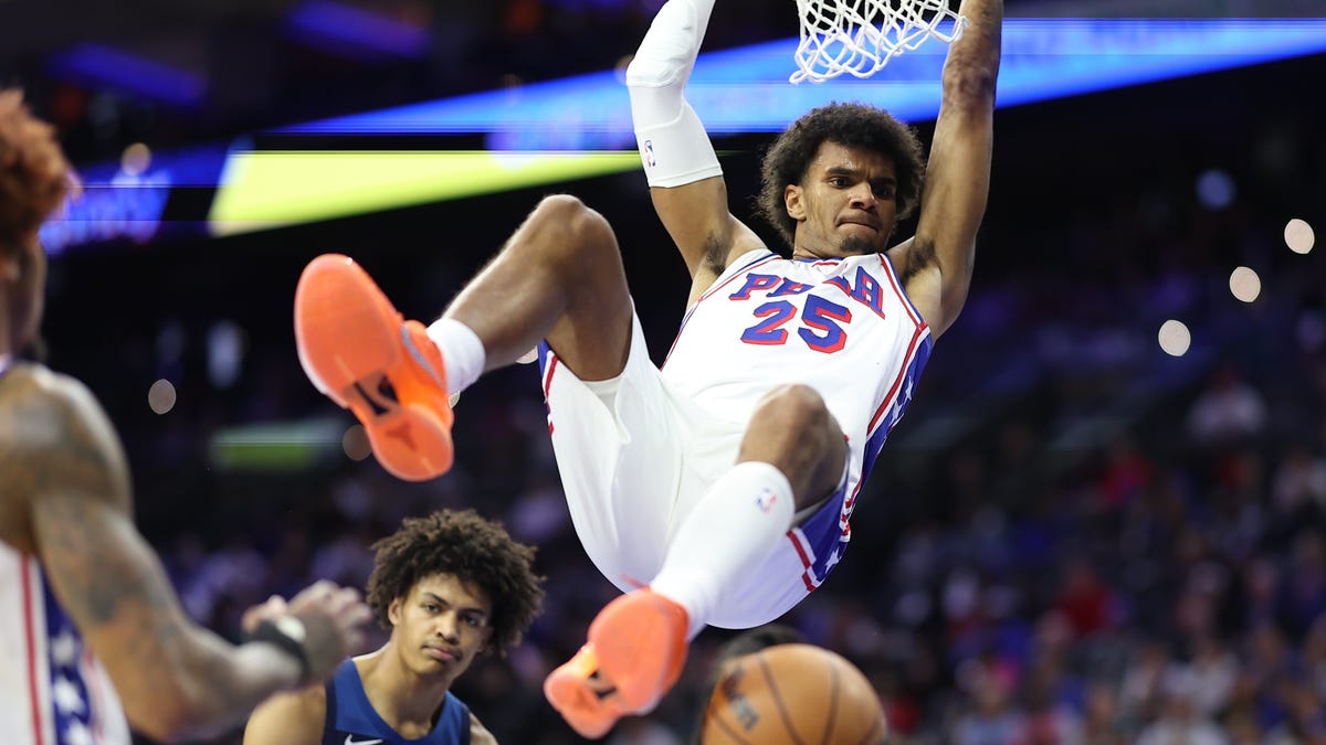 Dominick Barlow discusses playing next to Joel Embiid, Sixers guards