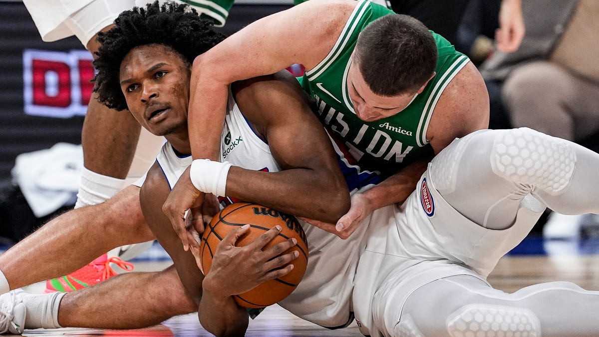 Ausar Thompson just keeps taking over games for Detroit Pistons