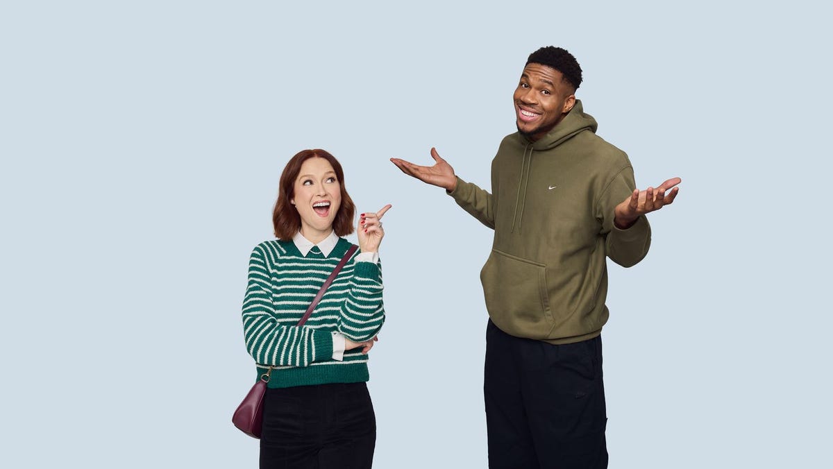 Giannis Antetokounmpo, Ellie Kemper in new Kohl's holiday commercial