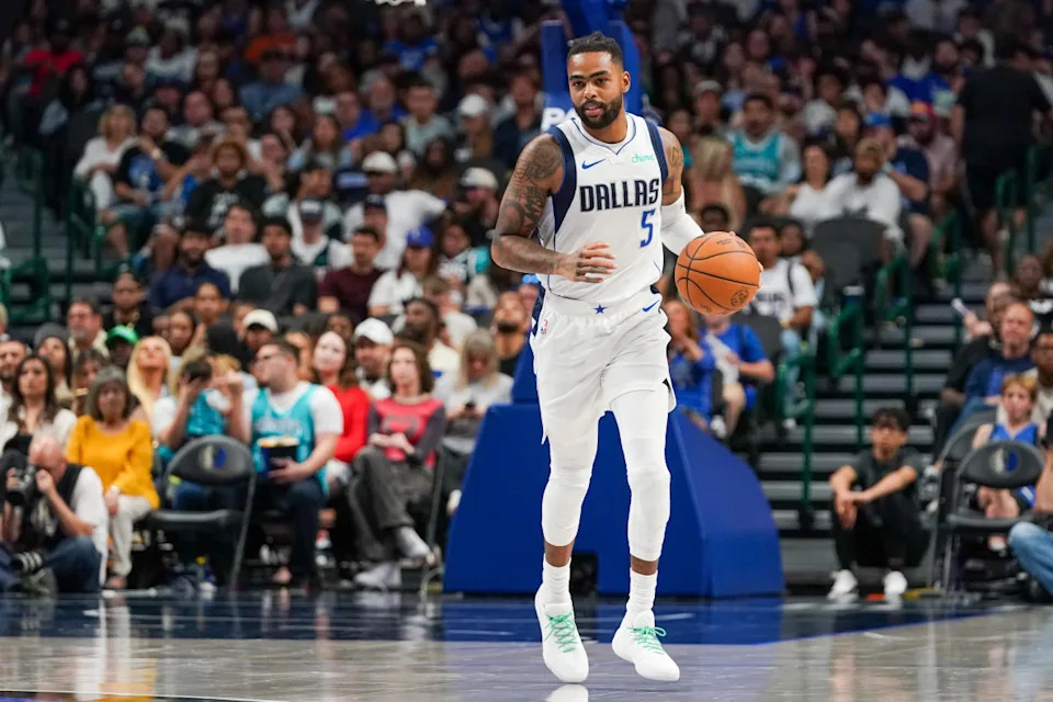 Dallas Mavericks guard D'Angelo Russell (5)Raymond Carlin III-Imagn Images