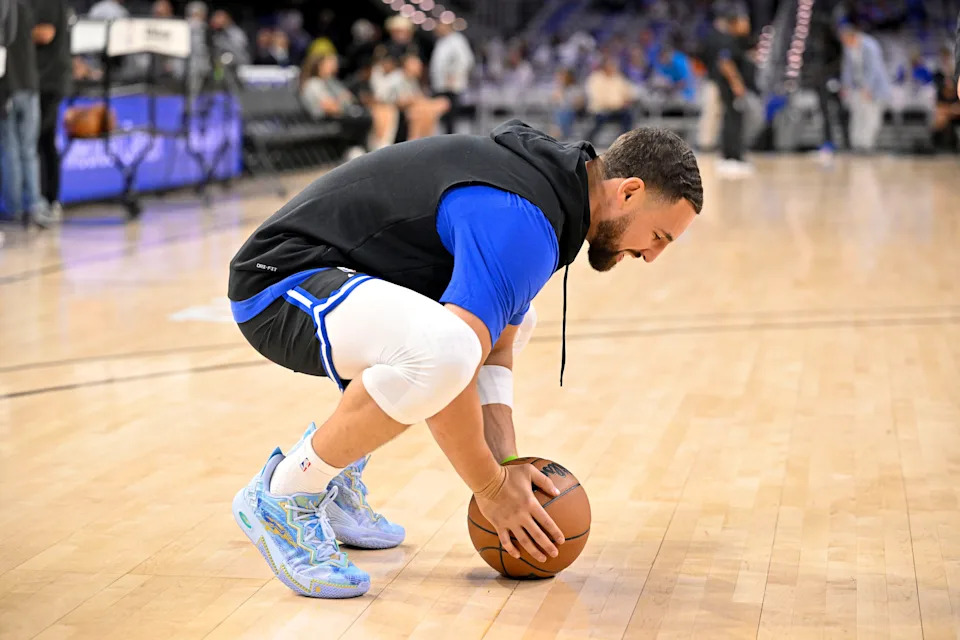 Oct 6, 2025; Fort Worth, Texas, USA; Dallas Mavericks guard Klay Thompson (31) warms up before against the Oklahoma City Thunder at Dickie's Arena. Mandatory Credit: Jerome Miron-Imagn Images