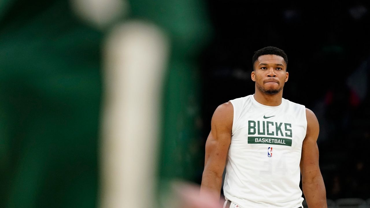 Milwaukee Bucks to start camp without Giannis
