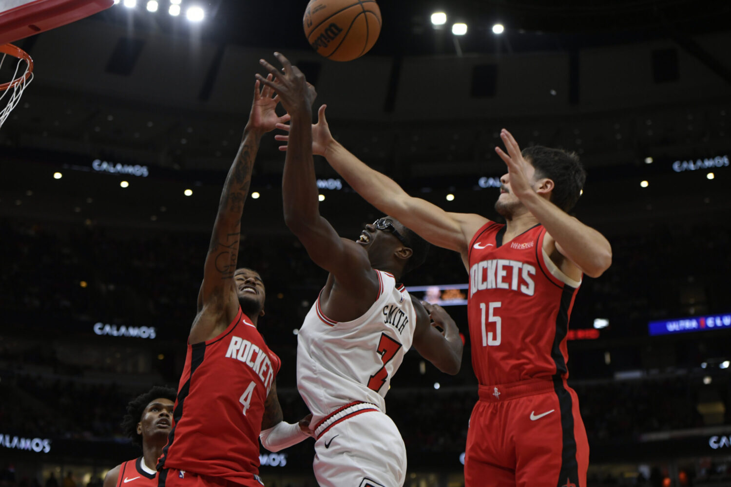 Photo of Houston Rockets players defending a Chicago Bulls player