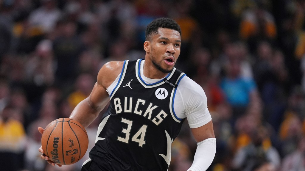 Bucks star Giannis Antetokounmpo addresses Knicks rumors