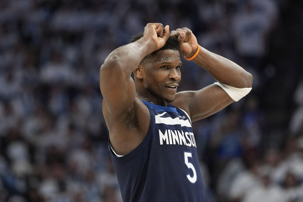 Anthony Edwards dealing with back spasms