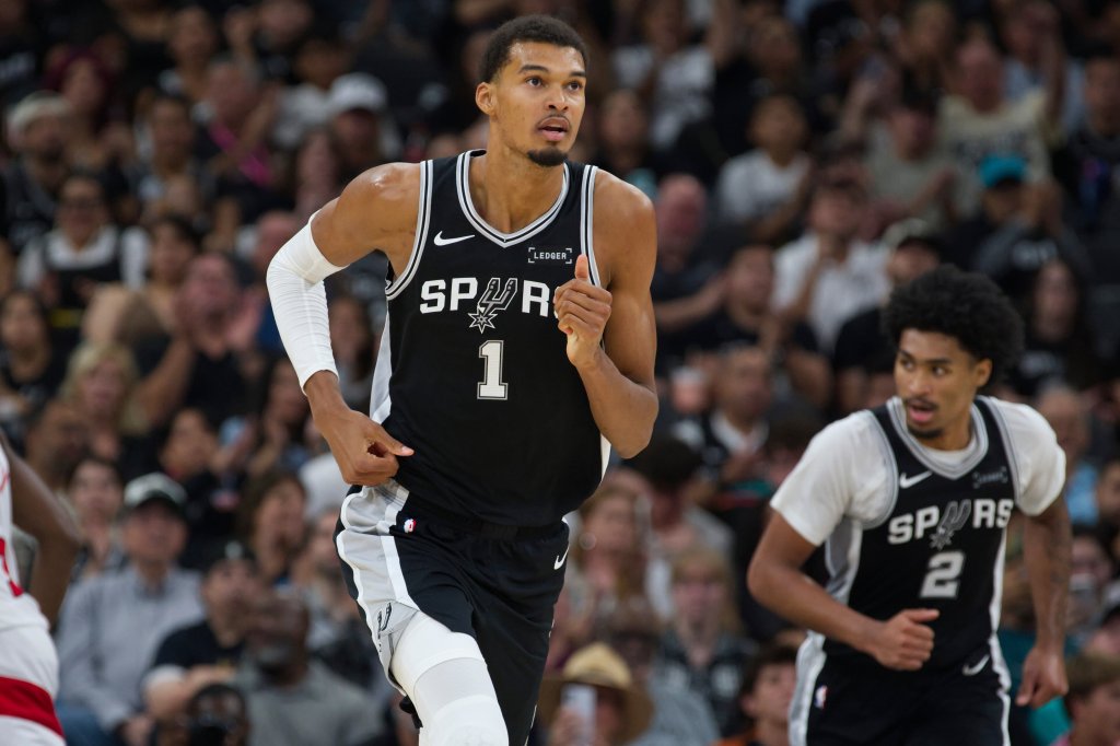 Jeremy Sochan of the Spurs dribbling the basketball.
