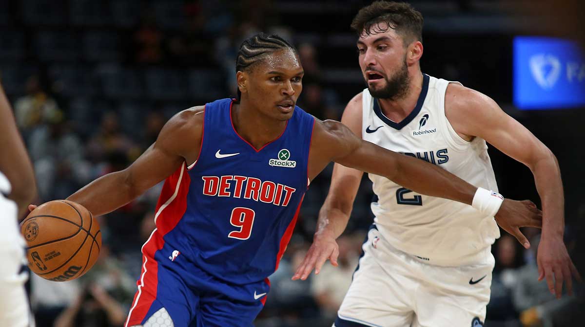 Detroit Pistons forward Ausar Thompson (9) drives to the basket as Memphis Grizzlies guard Ty Jerome (2) defends during the second quarter at FedExForum.