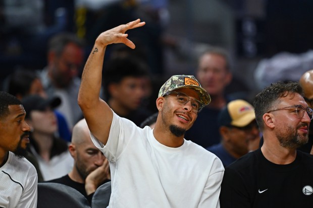 Golden State Warriors' Seth Curry (31) gestures while sitting on the bench in the fourth quarter of their preseason NBA game at Chase Center in San Francisco, Calif., on Sunday, Oct. 5, 2025. (Jose Carlos Fajardo/Bay Area News Group)