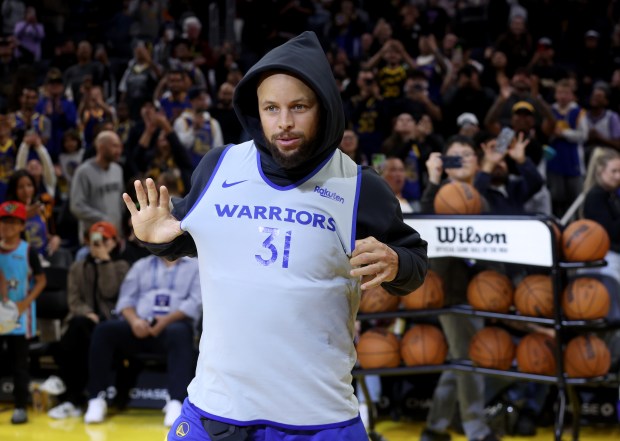 Golden State Warriors' Stephen Curry #30 displays his brother Golden...